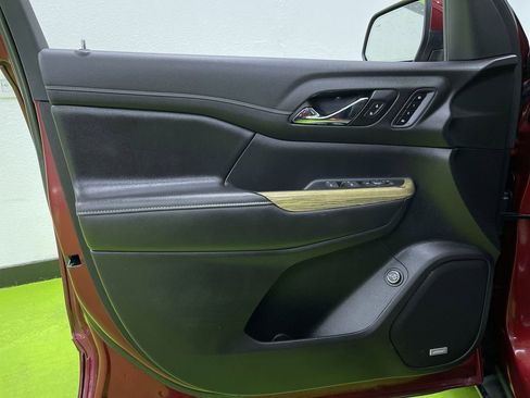 Used 2019 GMC Acadia Denali image 17