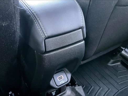 Used 2022 Jeep Renegade Altitude w/ Convenience Group AWD/4WD image 32