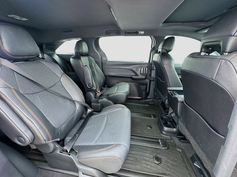 Used 2024 Toyota Sienna XSE w/ XSE Premium Package image 20