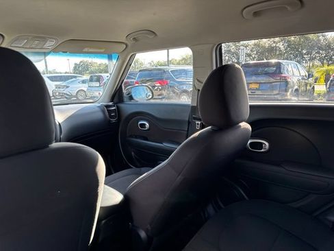 Used 2015 Kia Soul FWD image 18
