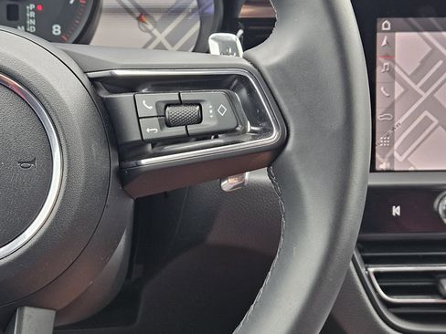 Certified 2026 Porsche Macan AWD/4WD image 27