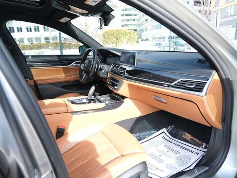 Used 2020 BMW 750i xDrive image 40