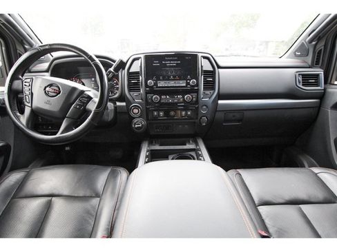 Used 2020 Nissan Titan PRO-4X w/ Pro-4x Convenience Package AWD/4WD image 9