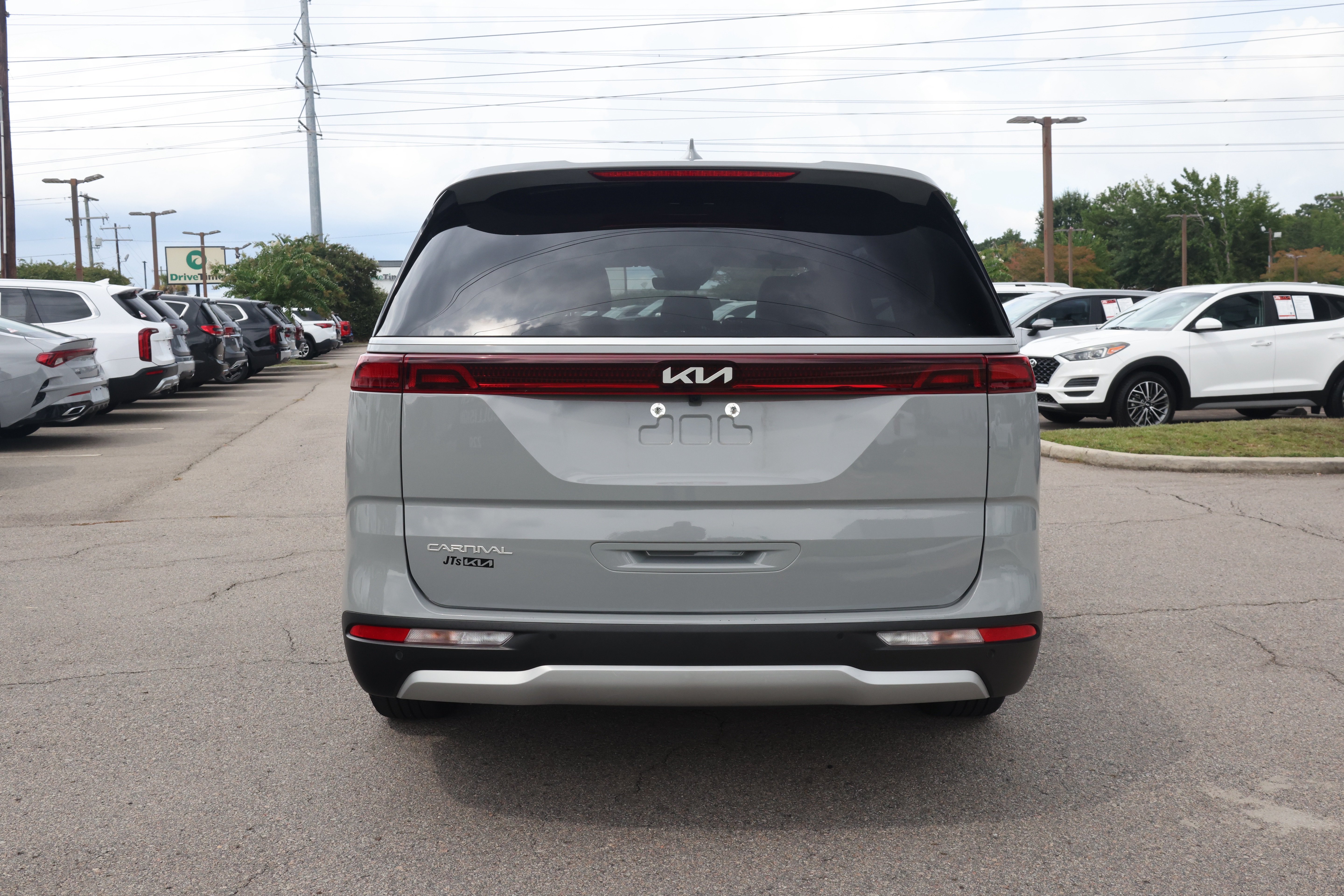 Used 2024 Kia Carnival EX FWD image 4