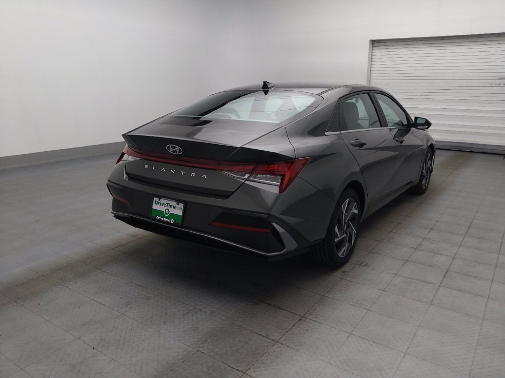 Used 2024 Hyundai Elantra SEL w/ Convenience Package FWD image 9