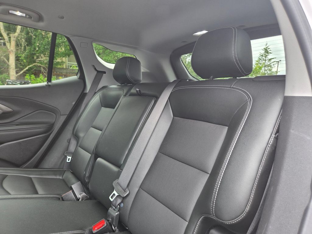 Used 2024 GMC Terrain SLT AWD/4WD image 18
