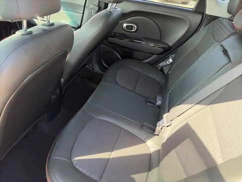 Used 2018 Kia Soul ! w/ Tech Package image 11
