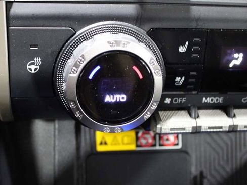 Used 2024 Toyota Tacoma Limited w/ Limited Package (LT) AWD/4WD image 14