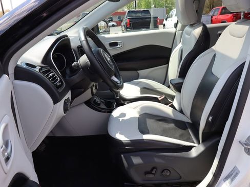 Used 2017 Jeep Compass Limited w/ Navigation Group AWD/4WD image 4