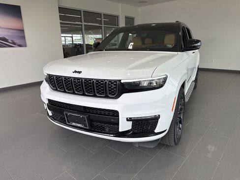 Used 2024 Jeep Grand Cherokee L Summit AWD/4WD image 3