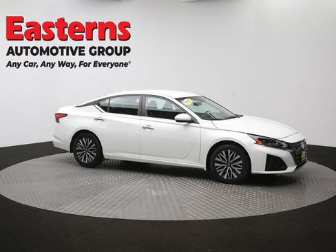 Used 2023 Nissan Altima 2.5 SV FWD image 46