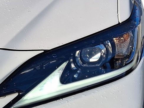 Used 2025 Lexus ES 300h w/ Premium Package image 10