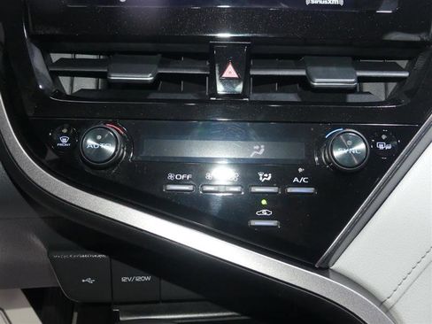 Used 2024 Toyota Camry SE w/ Cold Weather Package FWD image 38