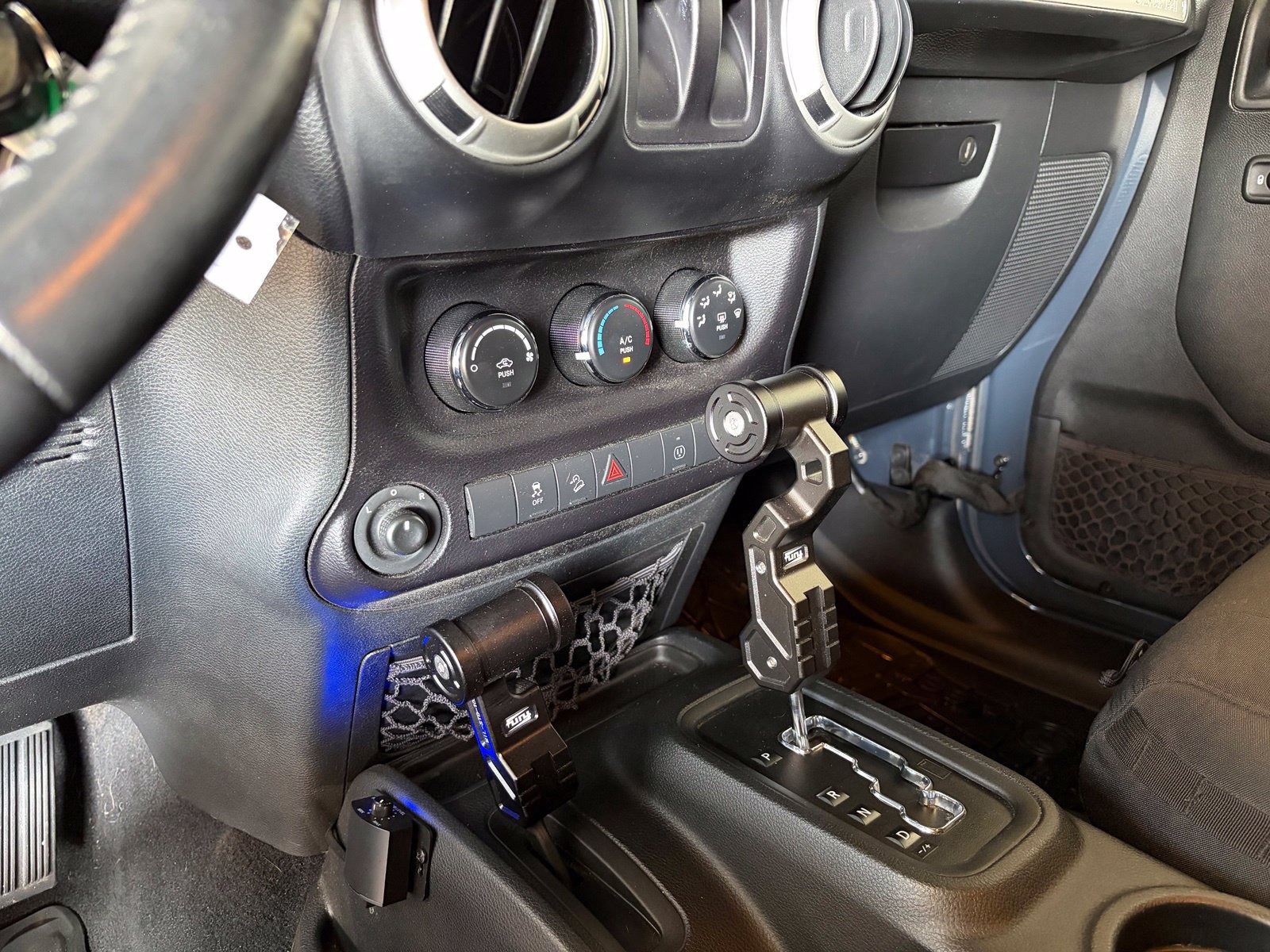 Used 2016 Jeep Wrangler Rubicon w/ Power Convenience Group AWD/4WD image 18