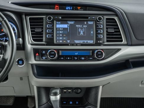 Used 2019 Toyota Highlander XLE w/ Protection Package #3 image 19