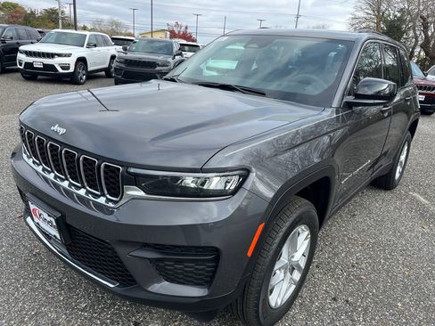 New 2025 Jeep Grand Cherokee Laredo X w/ Luxury Tech Group I AWD/4WD image 4