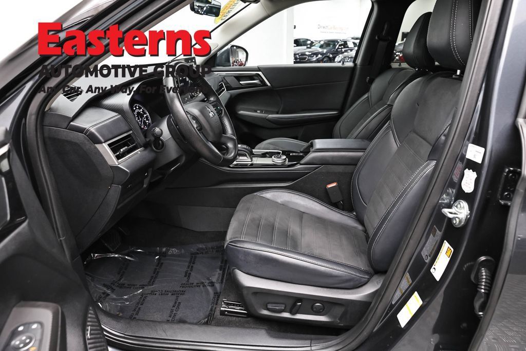 Used 2025 Mitsubishi Outlander SE AWD/4WD image 14