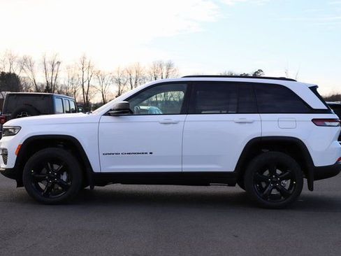 New 2025 Jeep Grand Cherokee Limited w/ Luxury Tech Group II AWD/4WD image 3