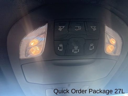 Used 2026 Chrysler Pacifica Select image 17