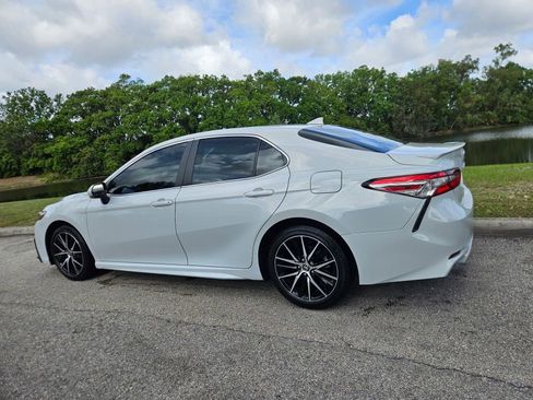 Used 2024 Toyota Camry SE image 3