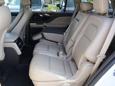 Used 2023 Lincoln Aviator Reserve w/ Equipment Group 201A RWD image 20