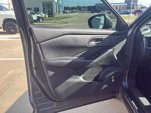 Used 2025 Nissan Rogue SV FWD image 10