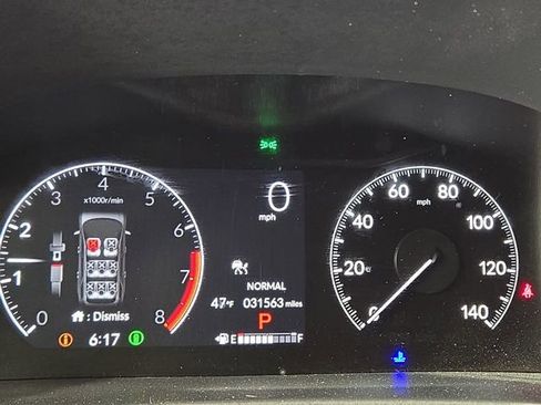 Used 2025 Honda Pilot Touring image 16