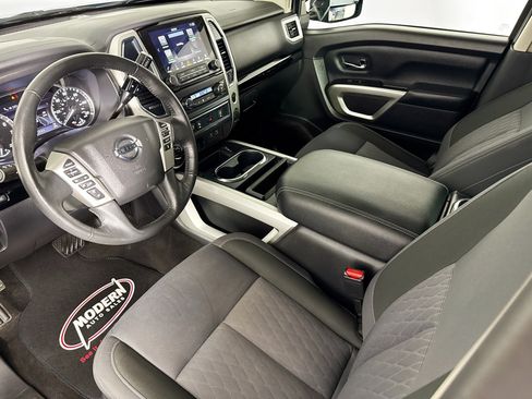 Used 2020 Nissan Titan SV w/ SV Convenience Package AWD/4WD image 5
