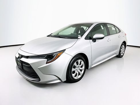 Used 2024 Toyota Corolla LE image 3