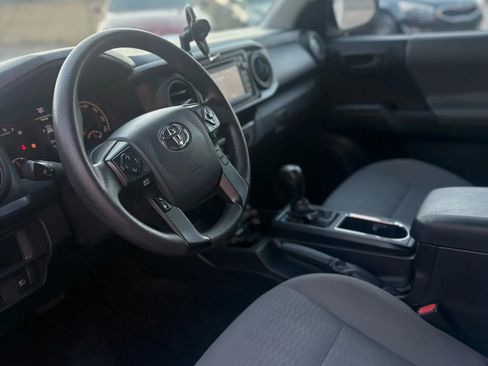 Used 2018 Toyota Tacoma SR image 13