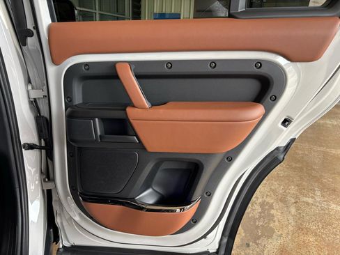 Used 2026 Land Rover Defender 110 image 42