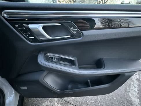 Used 2020 Porsche Macan S image 24