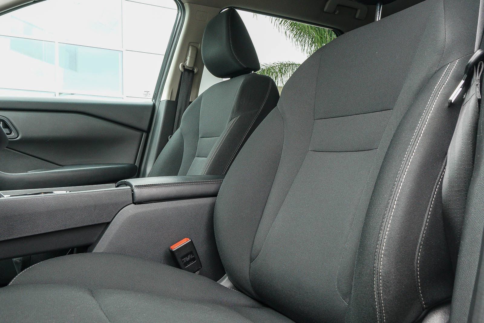 Used 2024 Nissan Rogue S FWD image 23