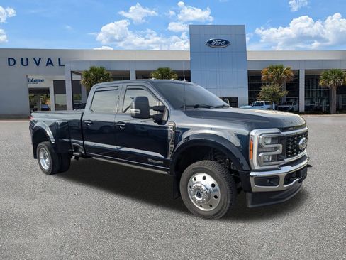 Used 2023 Ford F450 Lariat image 2