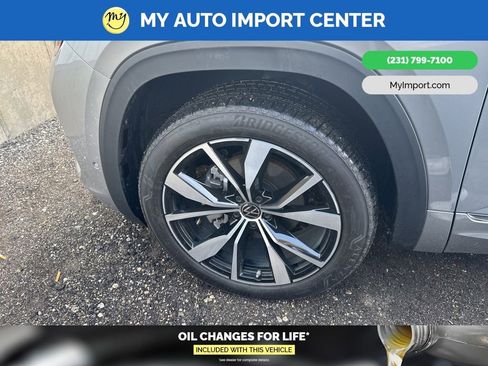 Used 2025 Volkswagen Atlas SEL Premium R-Line image 6