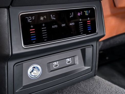 Used 2022 Lamborghini Urus image 32