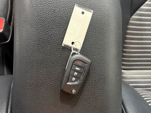 Used 2020 Toyota Camry SE image 27