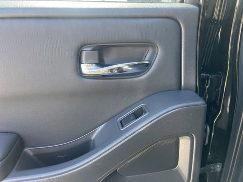 Used 2024 Nissan Frontier SV w/ SV Convenience Package RWD image 35