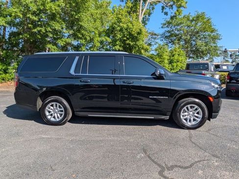 Used 2024 Chevrolet Suburban LT w/ Luxury Package image 3