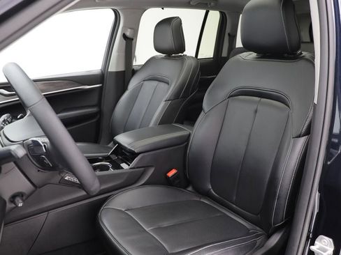 Used 2023 Jeep Grand Cherokee 4WD 4xe w/ Luxury Tech Group II image 16