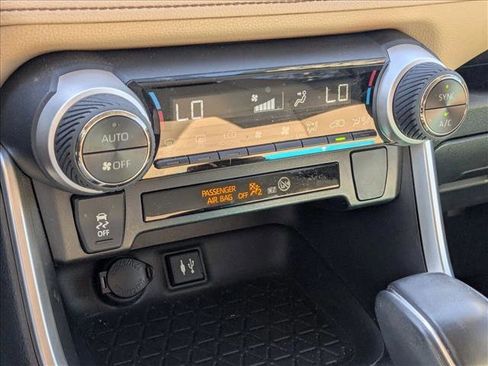 Used 2019 Toyota RAV4 XLE Premium image 14