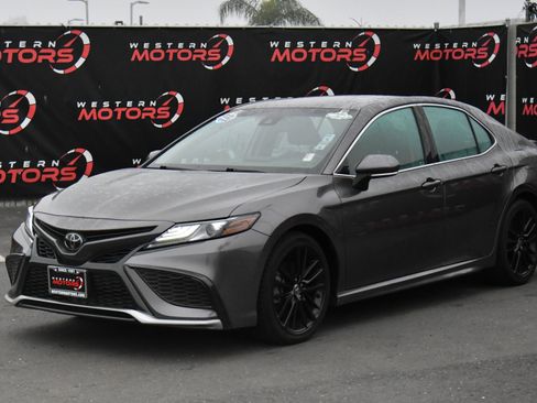 Used 2022 Toyota Camry XSE image 3
