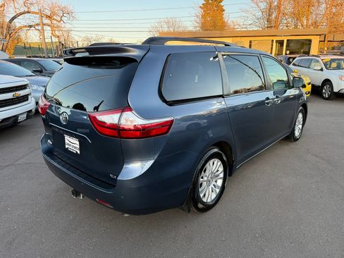Used 2017 Toyota Sienna XLE w/ XLE Navigation Package FWD image 9