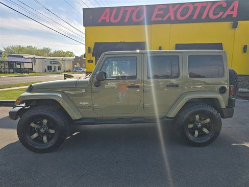 Used 2013 Jeep Wrangler Unlimited Sahara w/ Connectivity Group AWD/4WD image 19