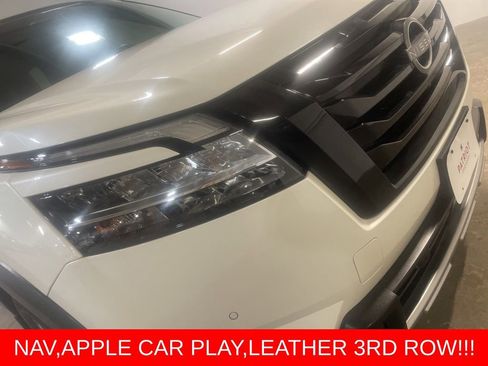 Used 2023 Nissan Pathfinder SL w/ Lighting Package (N92) image 2