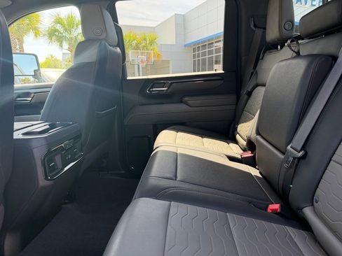 Used 2024 Chevrolet Silverado 2500 ZR2 w/ Technology Package AWD/4WD image 9