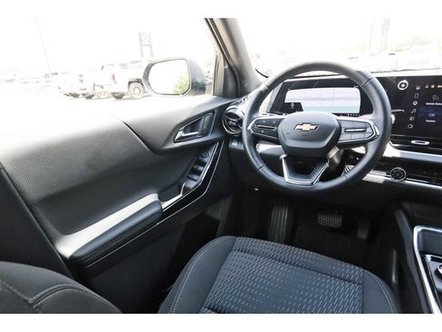 Used 2026 Chevrolet Equinox LT FWD image 6