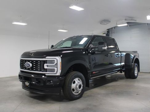 New 2026 Ford F350 4x4 Crew Cab DRW Super Duty image 3