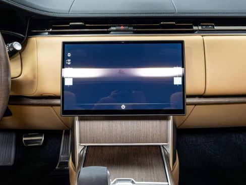 Used 2025 Land Rover Range Rover SE AWD/4WD image 38