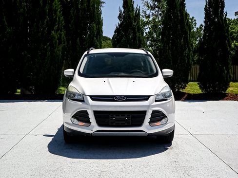 Used 2016 Ford Escape SE w/ Equipment Group 201A AWD/4WD image 3